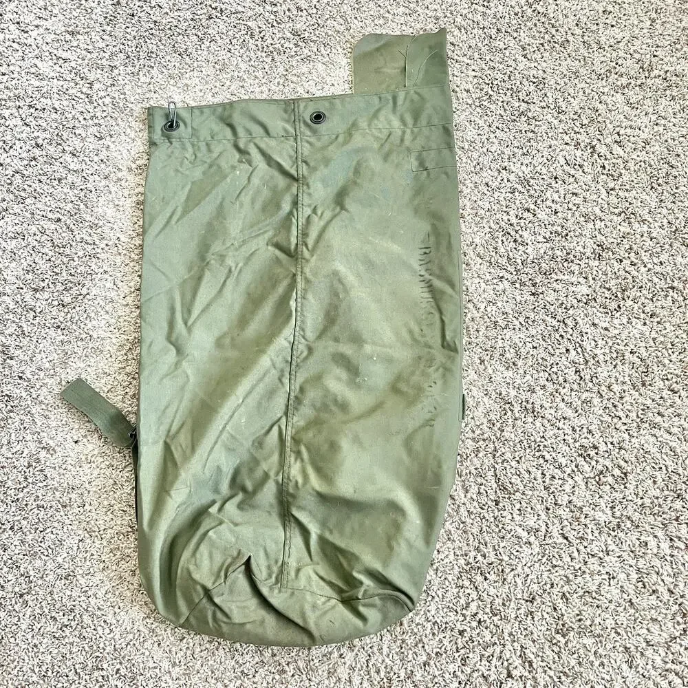 Military Duffle Bag, OD Green Nylon Sea Bag Carry Straps Army Duffel USGI Used